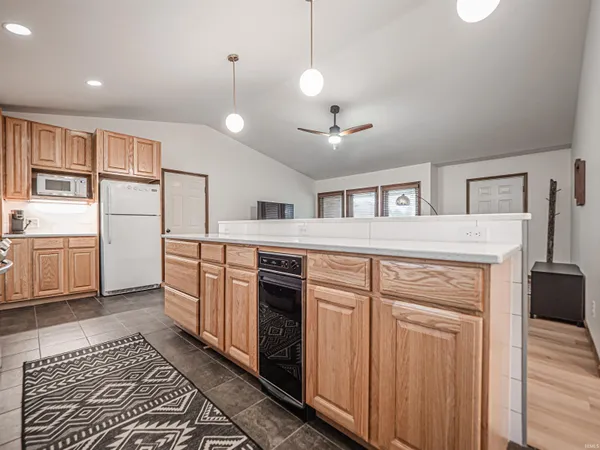 $2,750 | 6166 River Bluff Drive, Newburgh, IN 47630