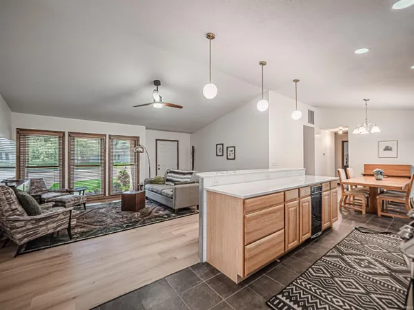 $2,750 | 6166 River Bluff Drive, Newburgh, IN 47630