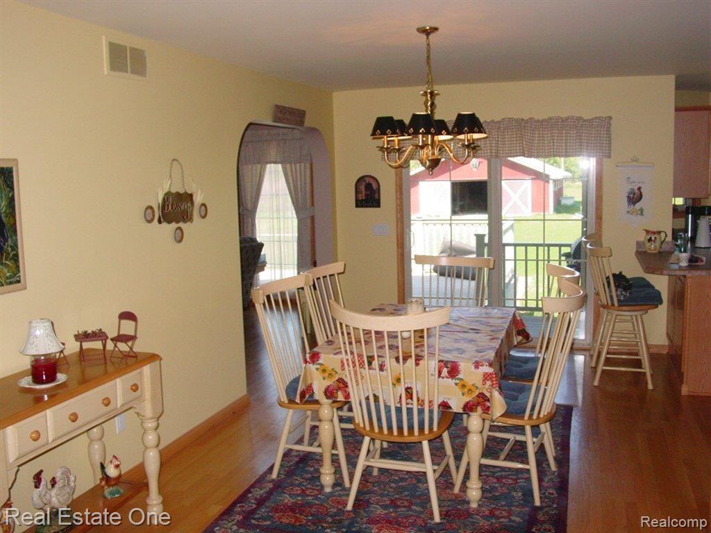 673 State Park Road Ortonville, MI 48462 - Photo 3 of 22 BREAKFAST ROOM