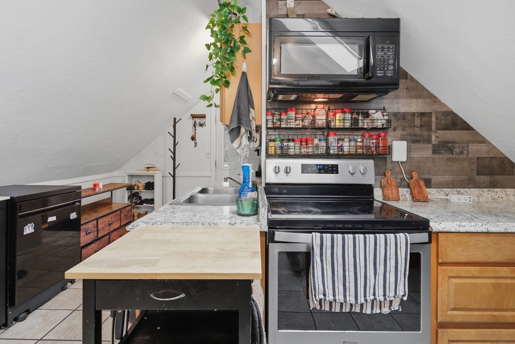 8 Highland Street Clinton, MA 01510 - Photo 20 of 32