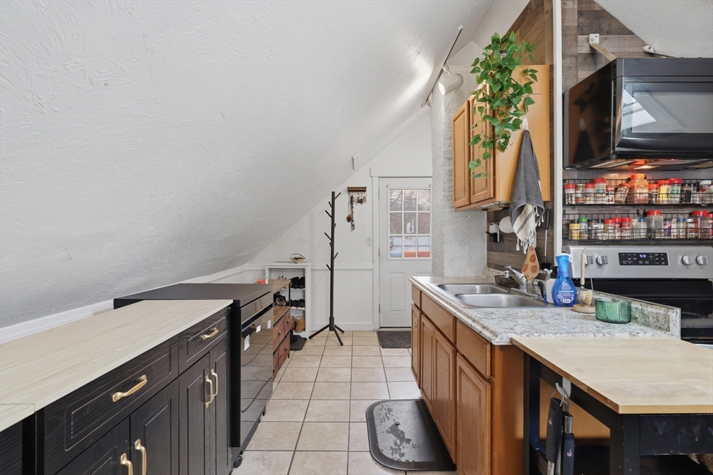 8 Highland Street Clinton, MA 01510 - Photo 21 of 32