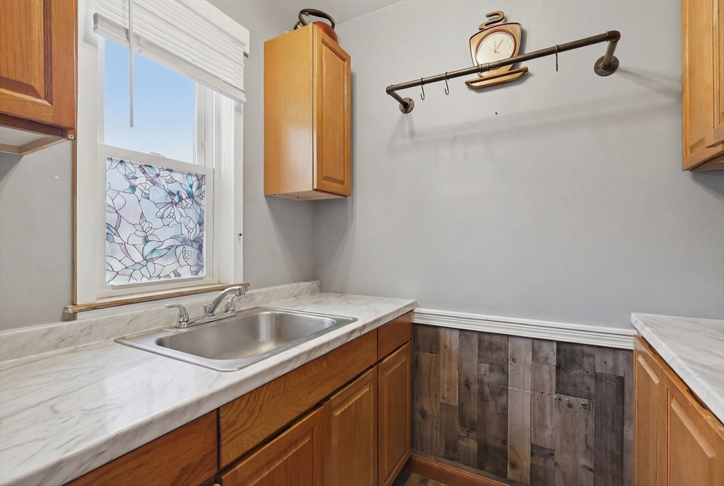 8 Highland Street Clinton, MA 01510 - Photo 10 of 32