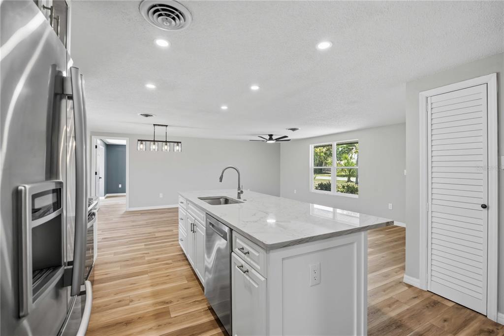 386 Cabana Road Venice, FL 34293 - Photo 11 of 56