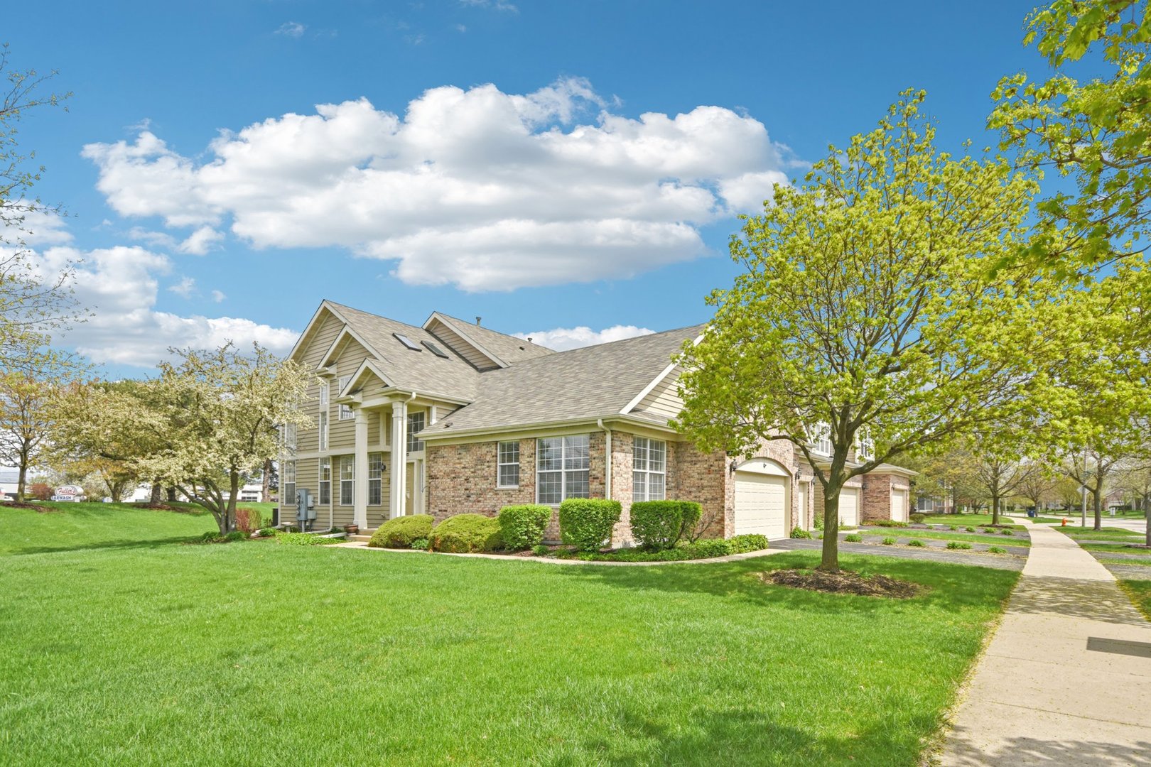 917 Havenshire Road Naperville, IL 60565 - Photo 2 of 46