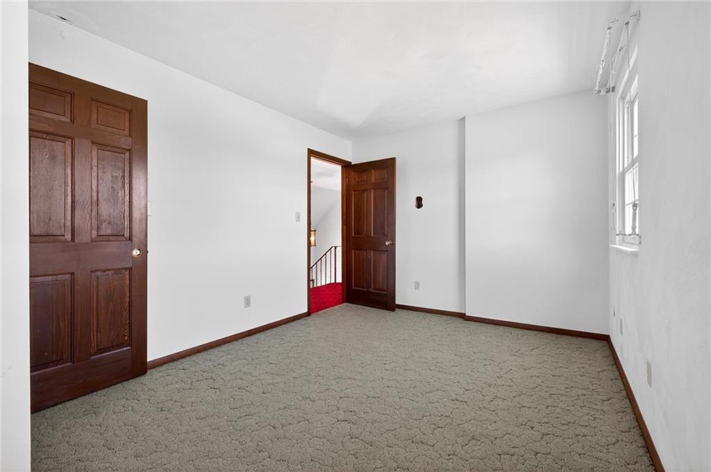 110 Spring Drive Apollo, PA 15613 - Photo 23 of 50 an empty room with closet