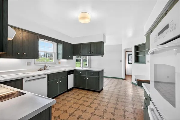 $335,000 | 110 Spring Drive, Apollo, PA 15613