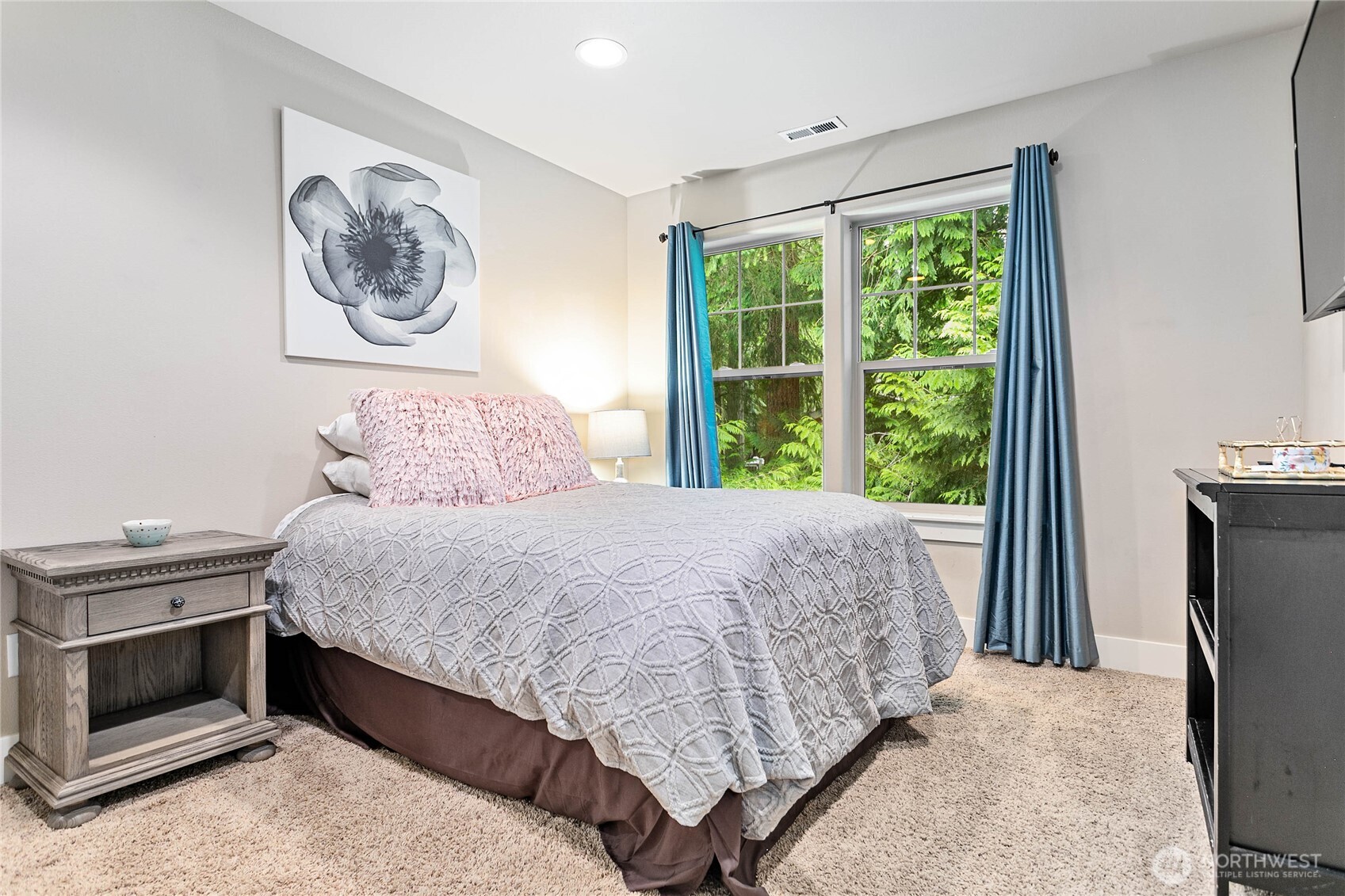61 Windward Drive Bellingham, WA 98229 - Photo 31 of 36 a bedroom with a bed and a window