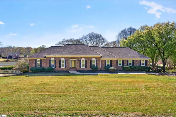 $675,000 | 206 West Killarney Lake, Moore, SC 29369