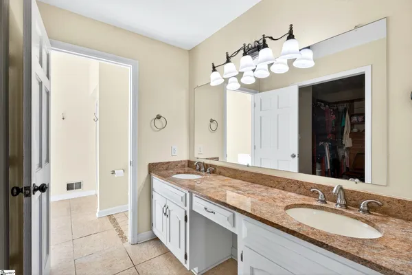 $675,000 | 206 West Killarney Lake, Moore, SC 29369