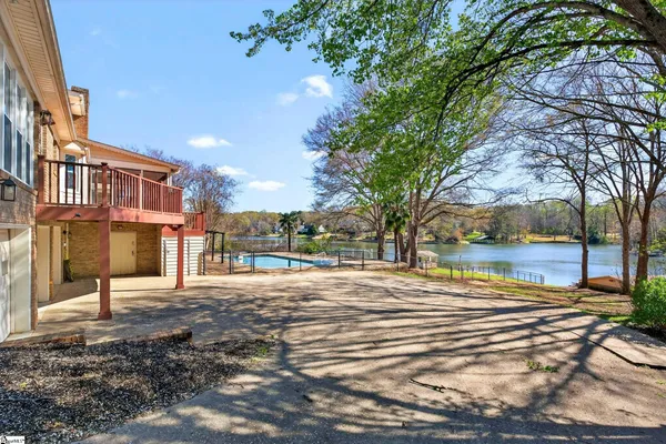 $675,000 | 206 West Killarney Lake, Moore, SC 29369