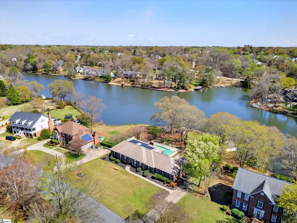 $675,000 | 206 West Killarney Lake, Moore, SC 29369