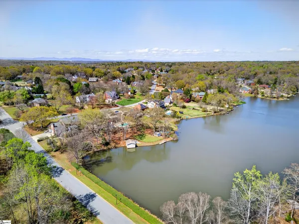 $675,000 | 206 West Killarney Lake, Moore, SC 29369