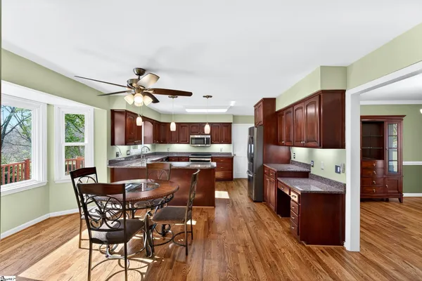 $675,000 | 206 West Killarney Lake, Moore, SC 29369