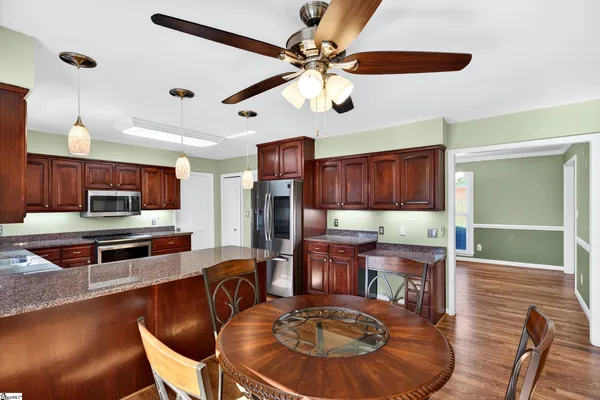 $675,000 | 206 West Killarney Lake, Moore, SC 29369