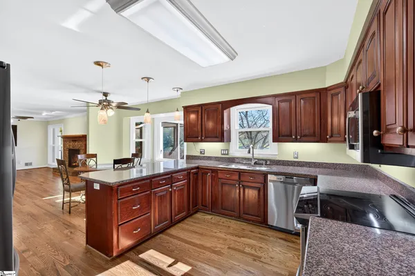 $675,000 | 206 West Killarney Lake, Moore, SC 29369