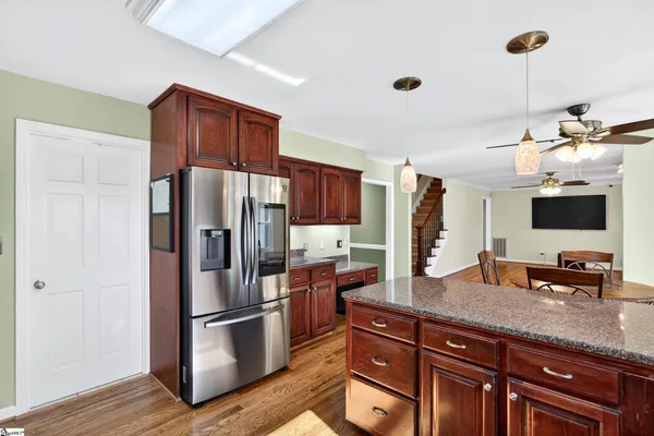 $675,000 | 206 West Killarney Lake, Moore, SC 29369