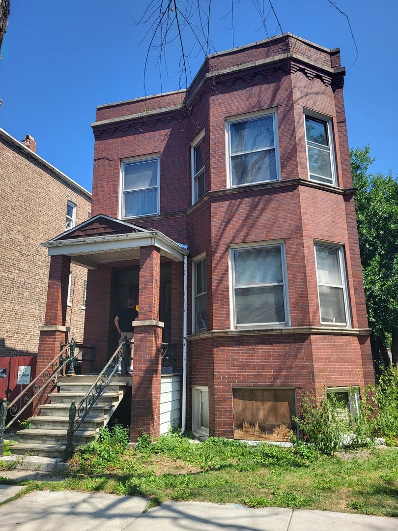 3311 North Ridgeway Avenue Chicago, IL 60618 - Photo 3 of 30 Gallery Image 3