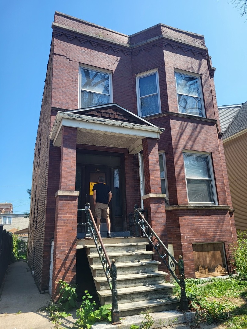 3311 North Ridgeway Avenue Chicago, IL 60618 - Photo 4 of 30 Gallery Image 4