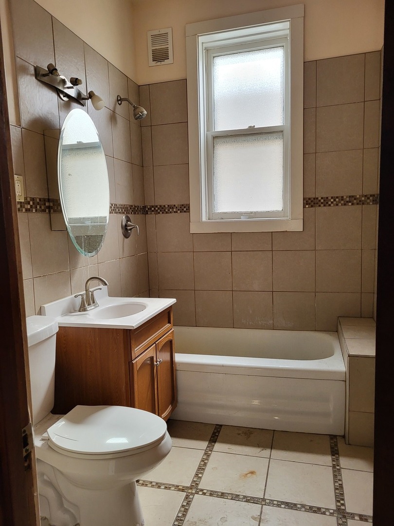 3311 North Ridgeway Avenue Chicago, IL 60618 - Photo 9 of 30 Gallery Image 9