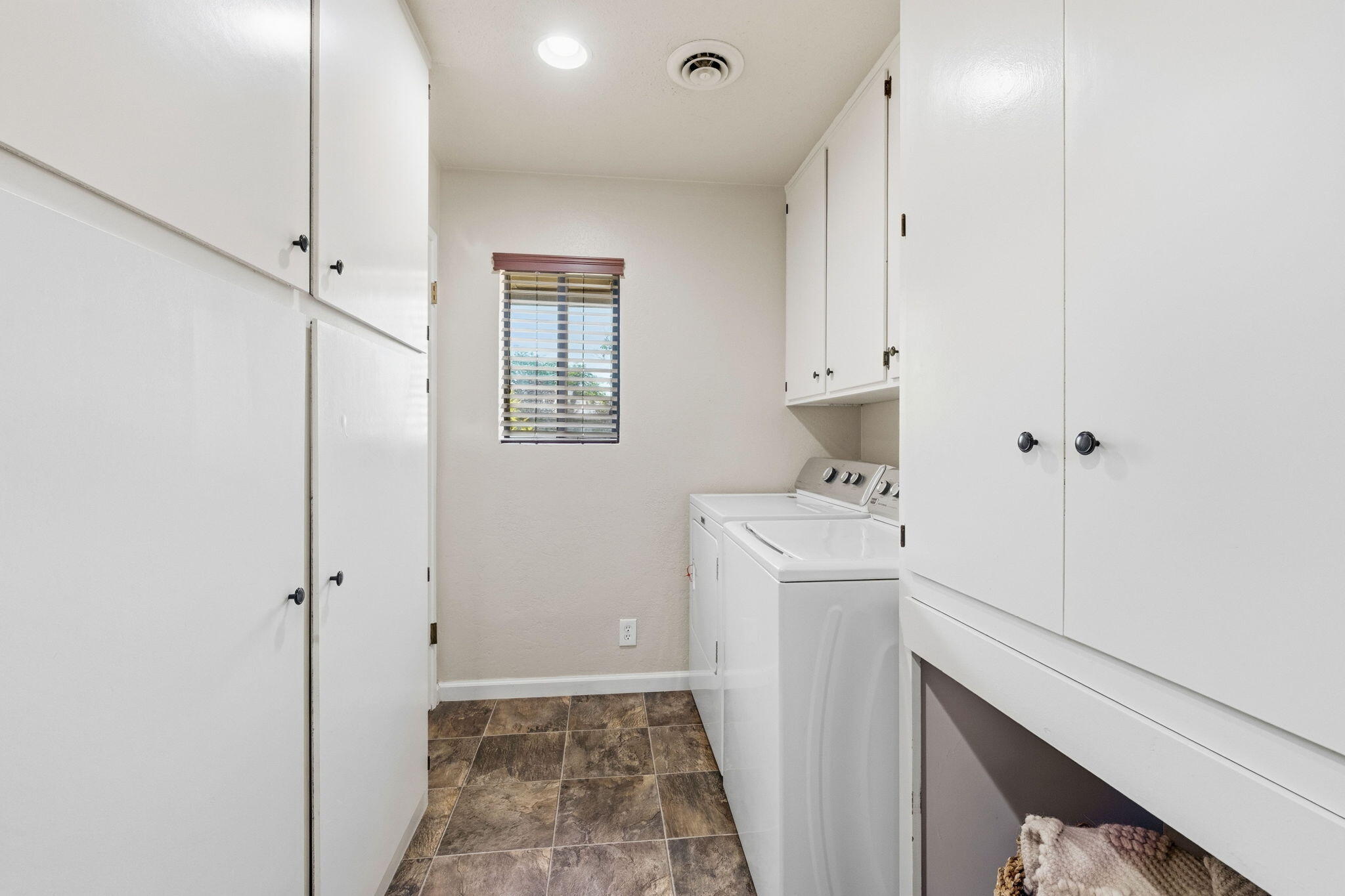 6905 Scotview Lane Anderson, CA 96007 - Photo 21 of 43 19512