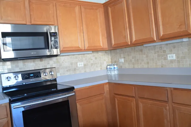 $2,400 | 206 Brompton Lane, Unit A, Sugar Grove, IL 60554