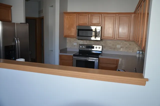 $2,400 | 206 Brompton Lane, Unit A, Sugar Grove, IL 60554