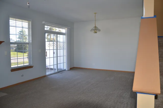 $2,400 | 206 Brompton Lane, Unit A, Sugar Grove, IL 60554