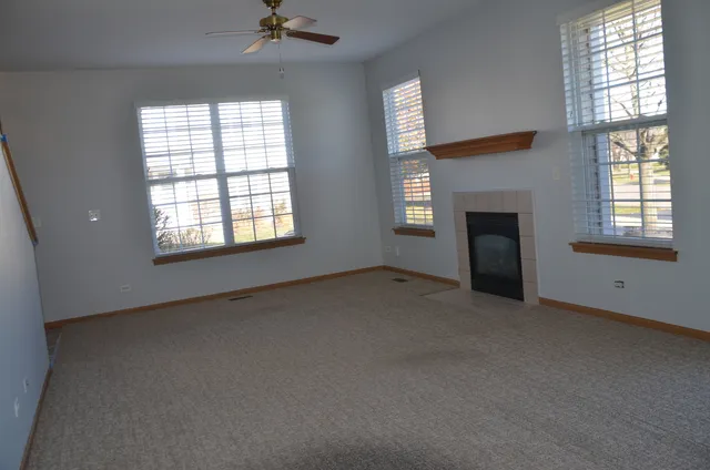 $2,400 | 206 Brompton Lane, Unit A, Sugar Grove, IL 60554