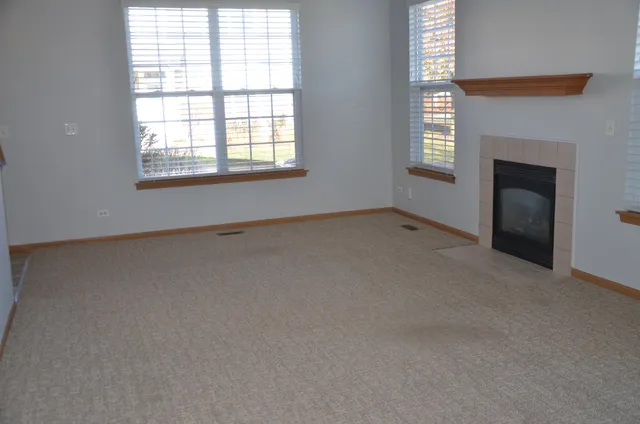 $2,400 | 206 Brompton Lane, Unit A, Sugar Grove, IL 60554