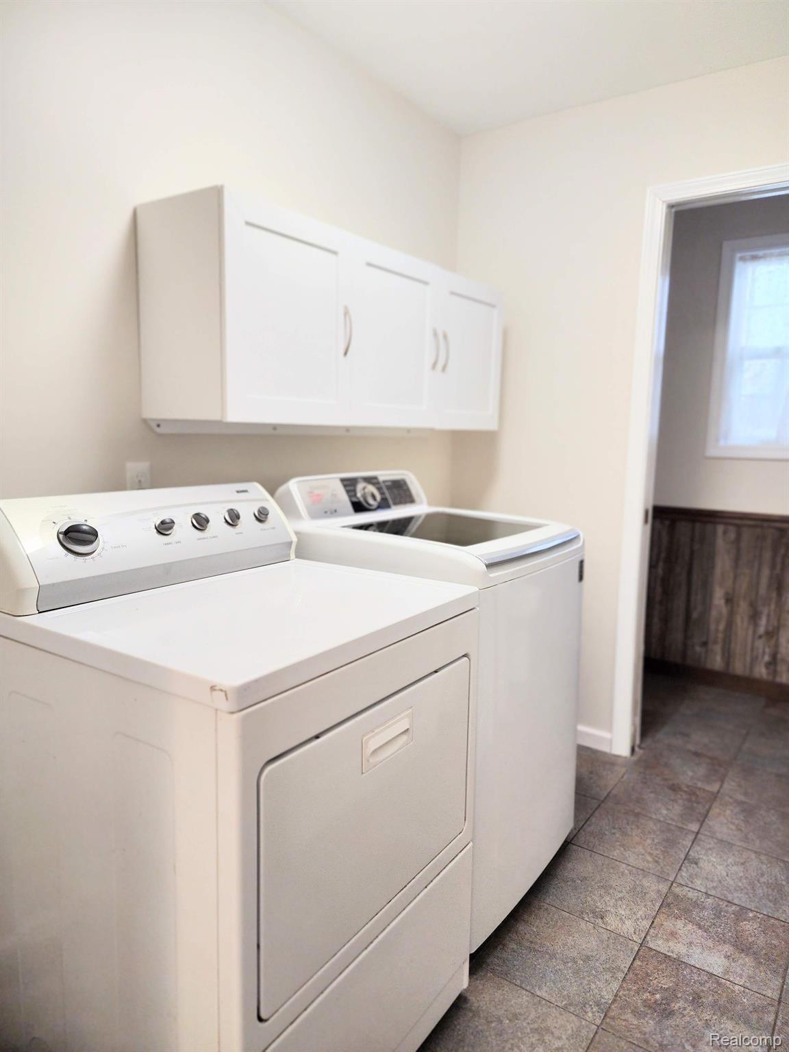 1331 Kurtz Road Holly, MI 48442 - Photo 14 of 33 1st floor laundry