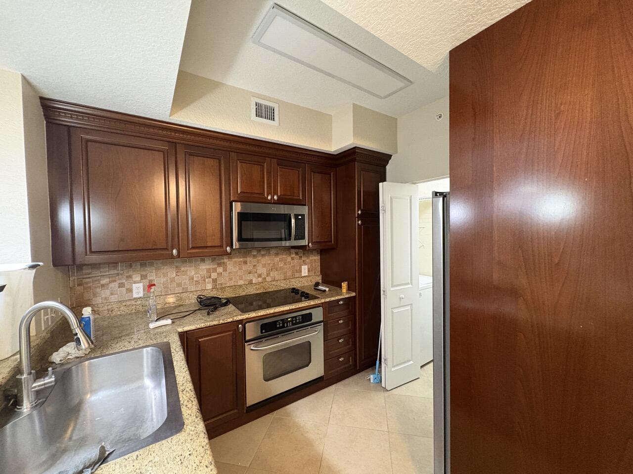 2216 Renaissance Way, Unit 216 Boynton Beach, FL 33426 - Photo 10 of 20 Kitchen Large