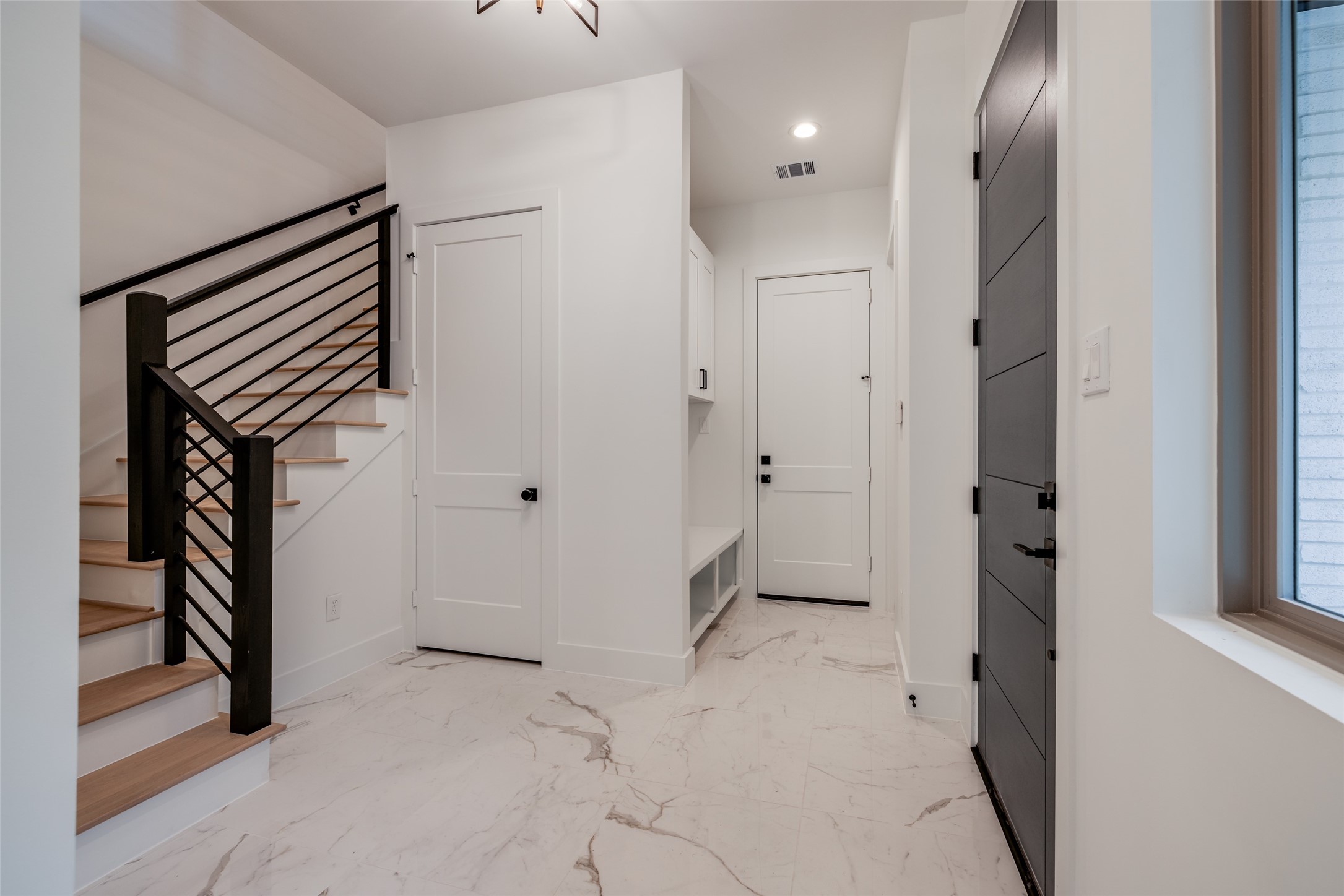 816 West 17th Street Houston, TX 77008 - Photo 6 of 38 * Est Compl 12/31/2026 *
* ASK ABOUT CUSTOMIZATION OPTIONS DURING CONSTRUCTION ONLY
* MAZZARINO MODEL HOME
* PHOTOS MAY SHOW A SIMILAR FLOOR PLAN AND/OR UPGRADED/ALTERNATIVE FINISHES
* Please use these photos as a guide
* THIS IS AN ACTIVE CONSTRUCTION SITE, BUYERS MUST REQUEST APPOINTMENT TO BE ON PREMISES AT ALL TIMES.