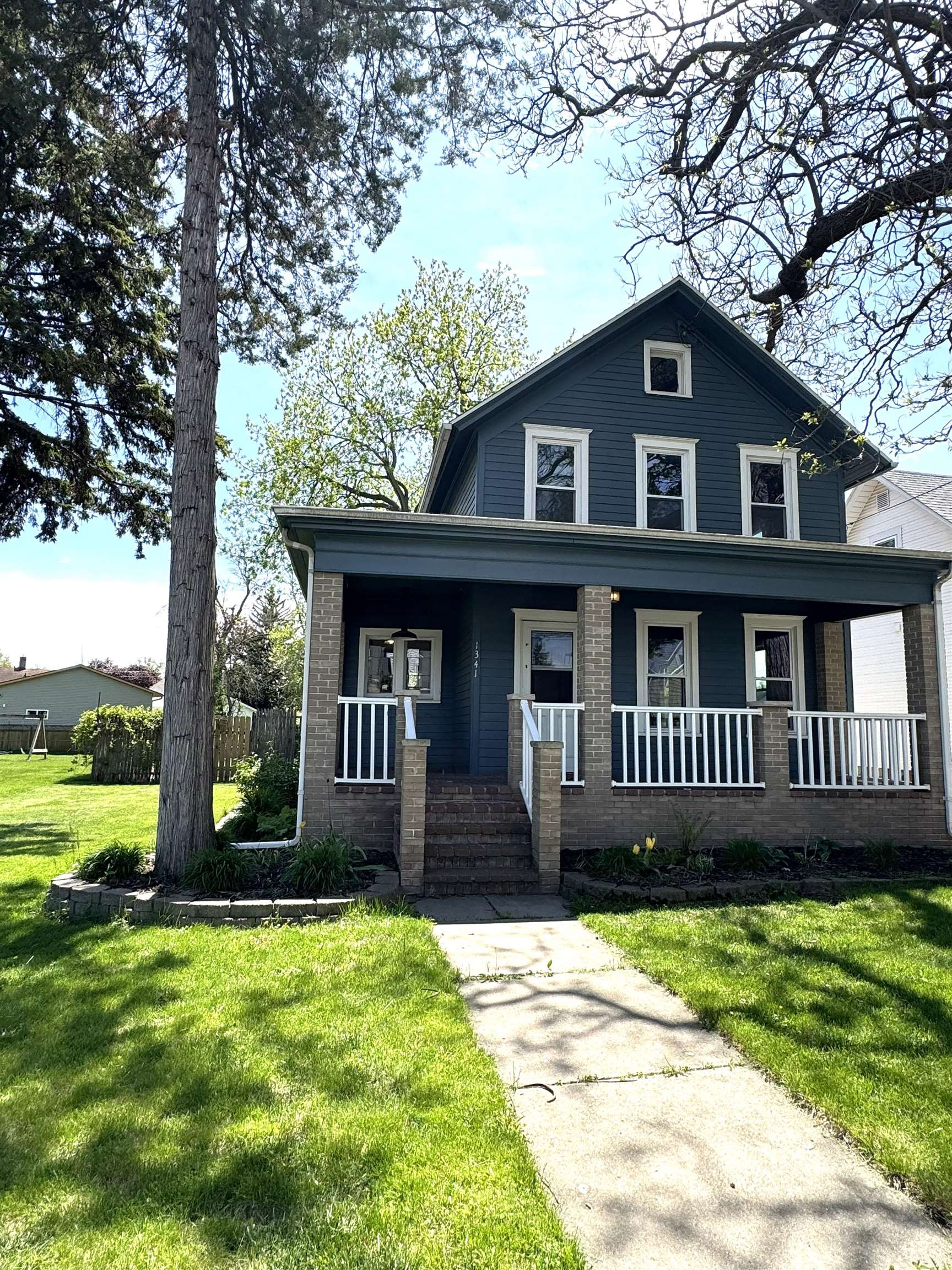 1341 West 2nd Street Appleton, WI 54914 - Photo 1 of 32