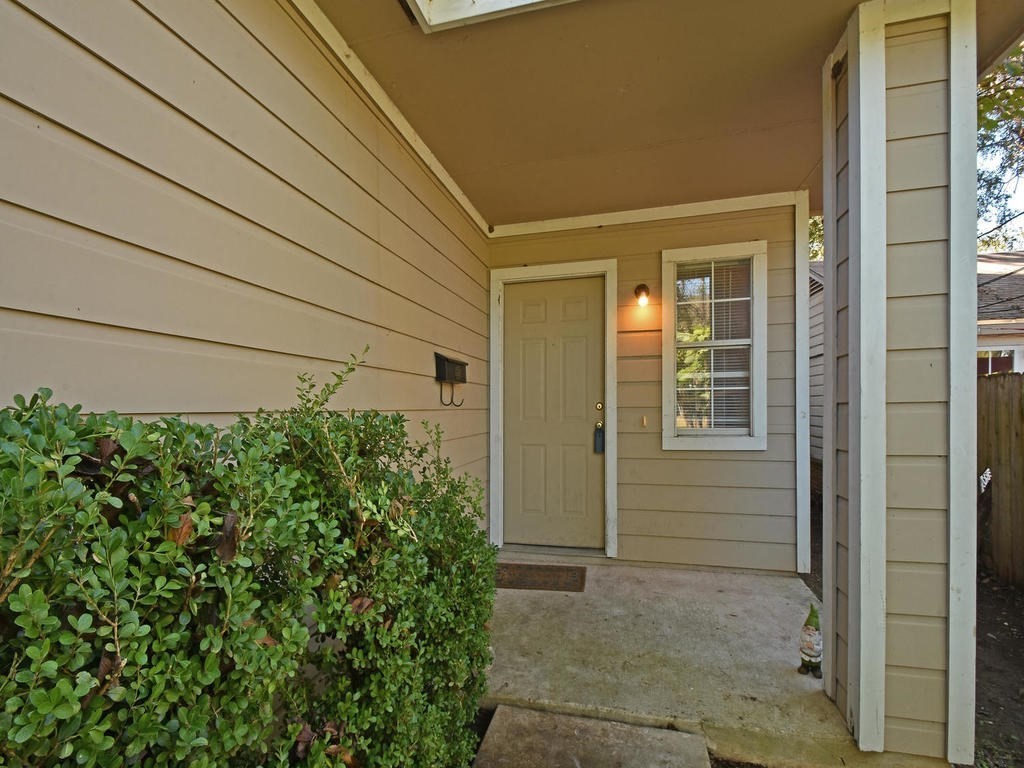 609 East 49th Street, Unit B Austin, TX 78751 - Photo 16 of 19 a view of a backyard
