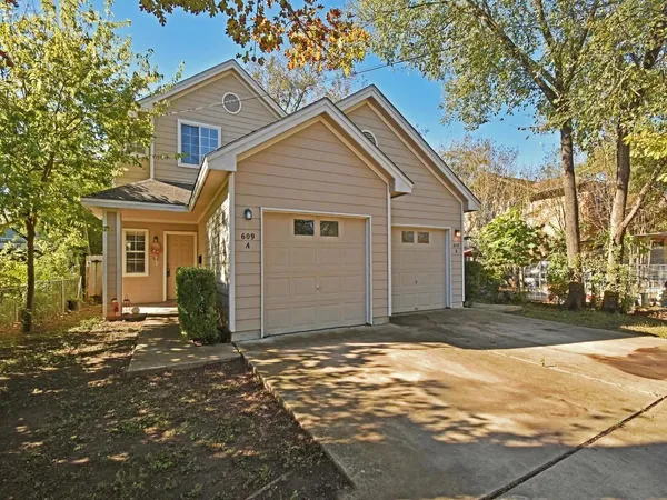 a view of a house with a yard