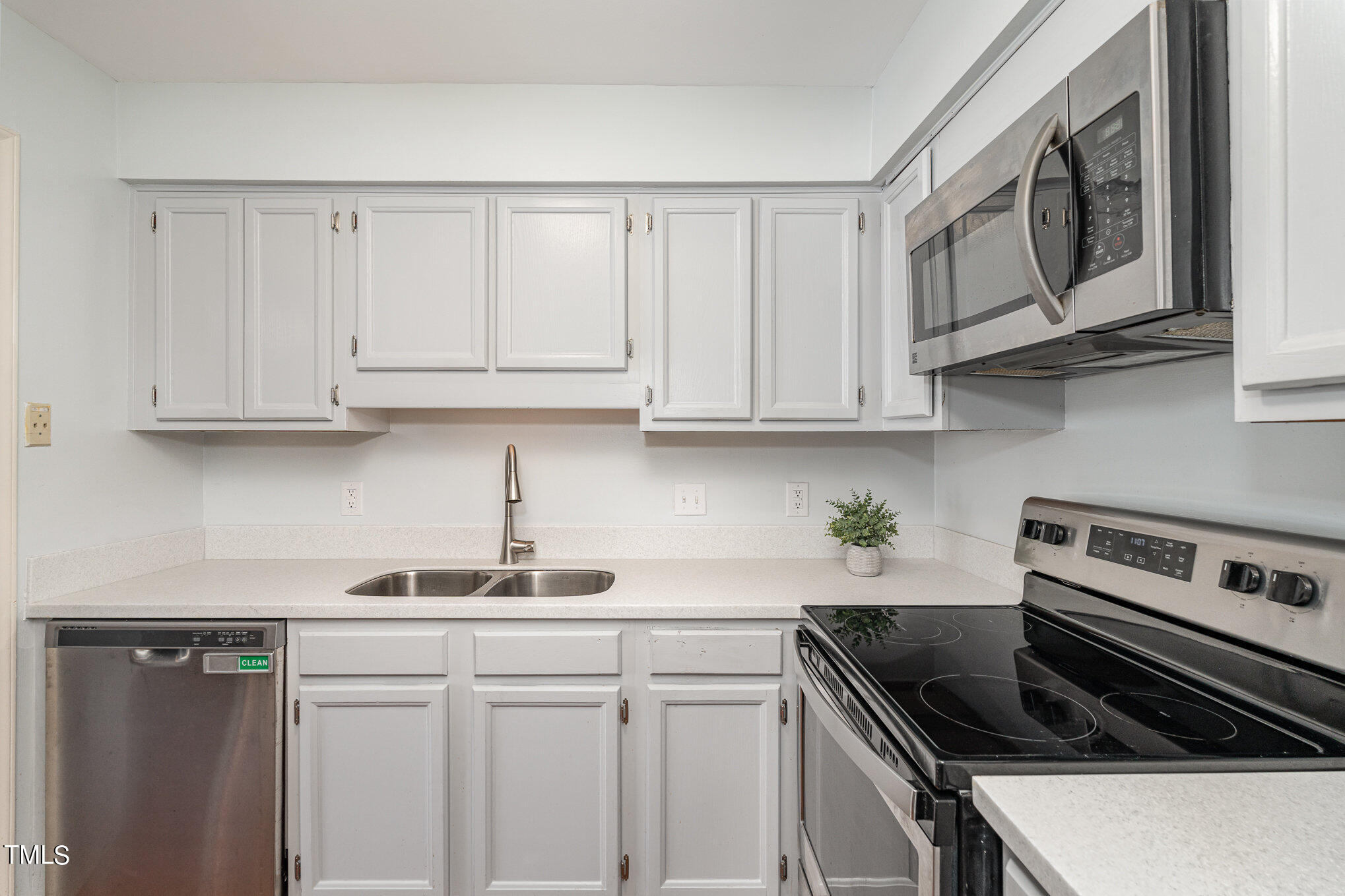 1911 Trexler Court Raleigh, NC 27606 - Photo 5 of 16 008_ndp1247-edit