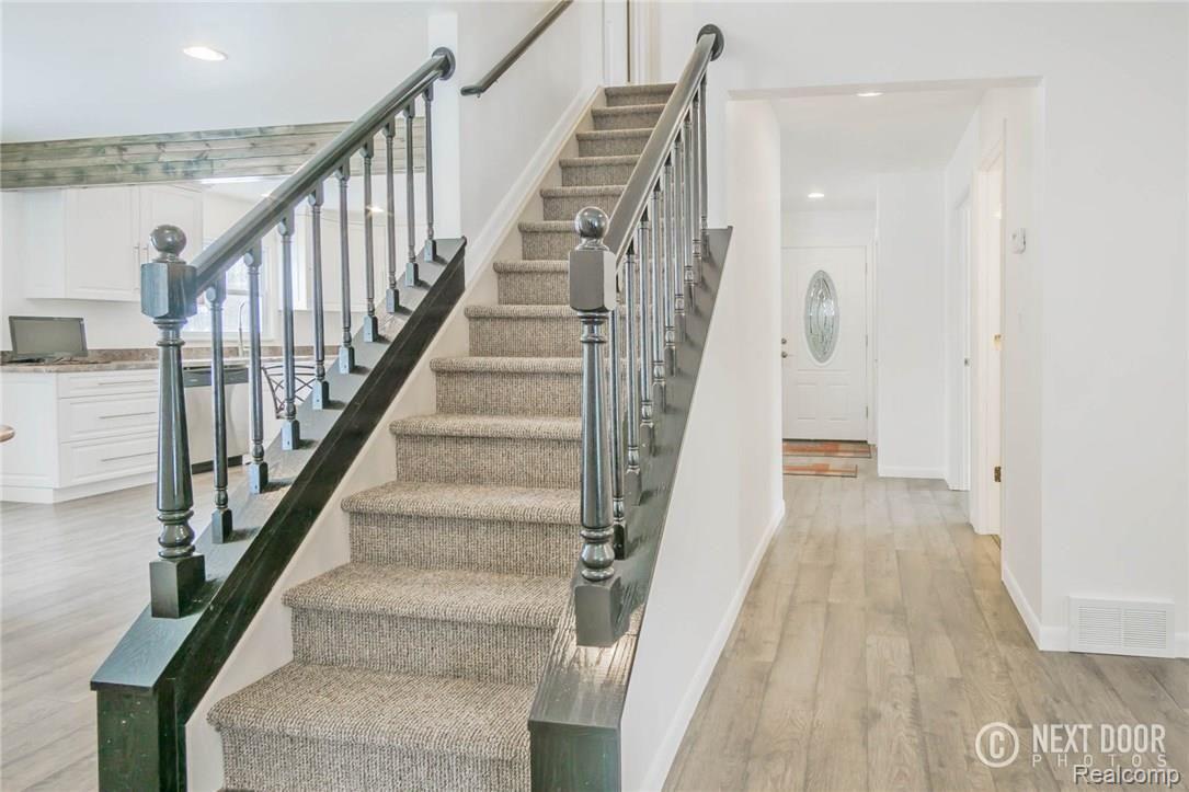 3162 Old Lange Road Howell, MI 48843 - Photo 18 of 56 Lets go up!