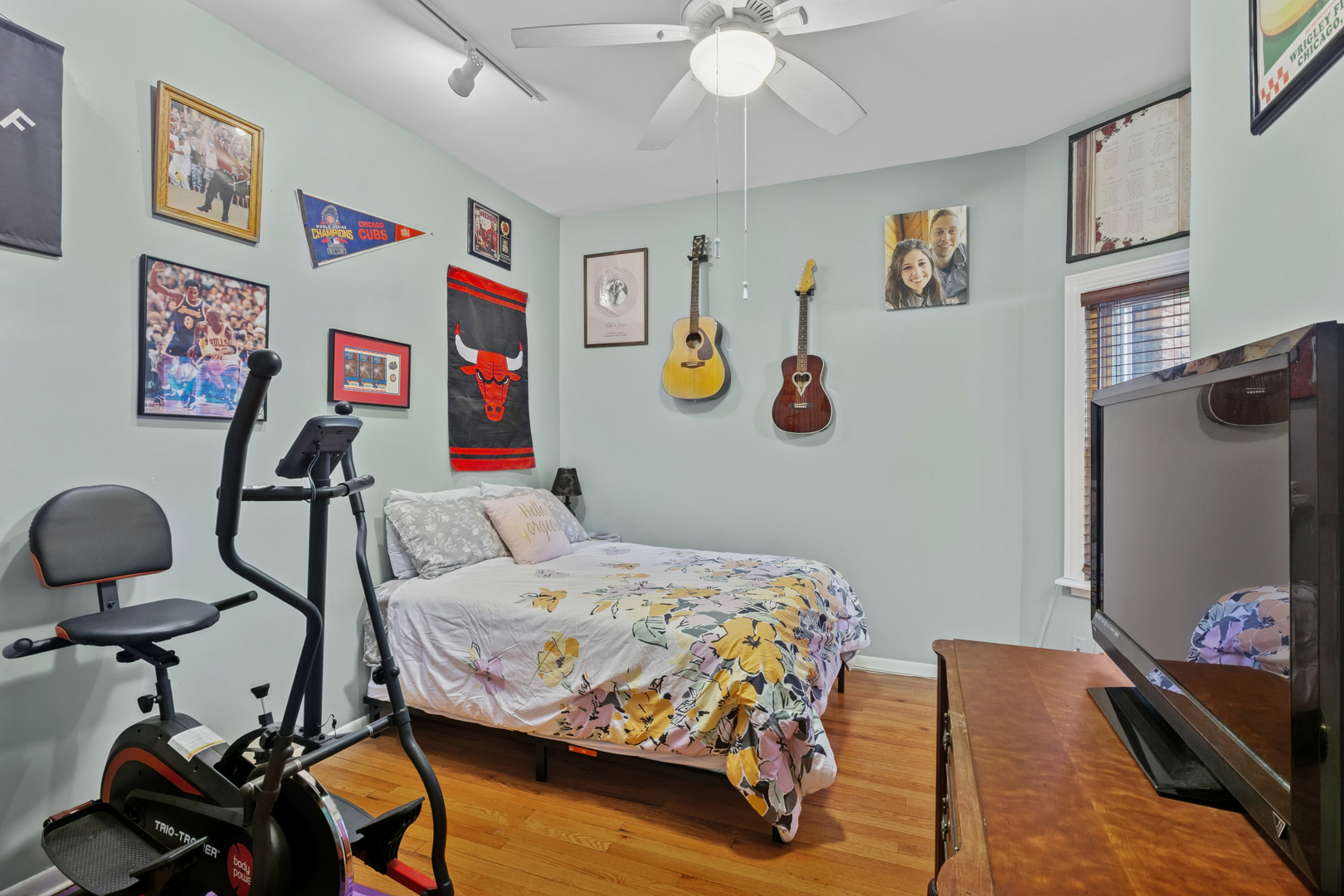 559 West Aldine Avenue, Unit 2 Chicago, IL 60657 - Photo 12 of 23 a bedroom with a bed and wooden floor