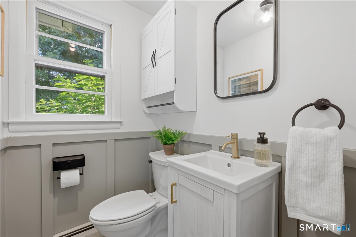 61 Hilltop Road Groton, CT 06355 - Photo 14 of 40