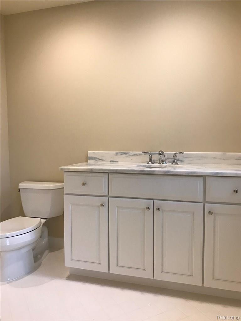 1008 Harvard Road Grosse Pointe, MI 48230 - Photo 16 of 19 Bath 2.jpg