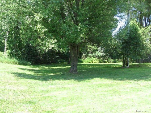 2090 Riley Road Caro, MI 48723 - Photo 14 of 14 2090 Riley looking out front doo
