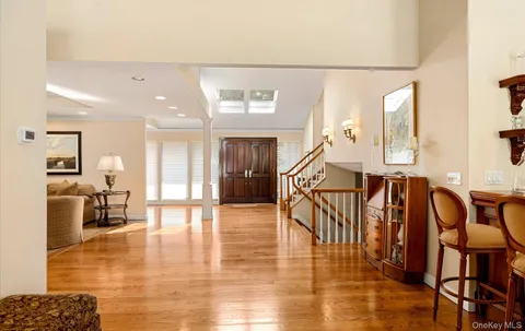$2,499,999 | 8 Kodiak Drive, Woodbury, NY 11797