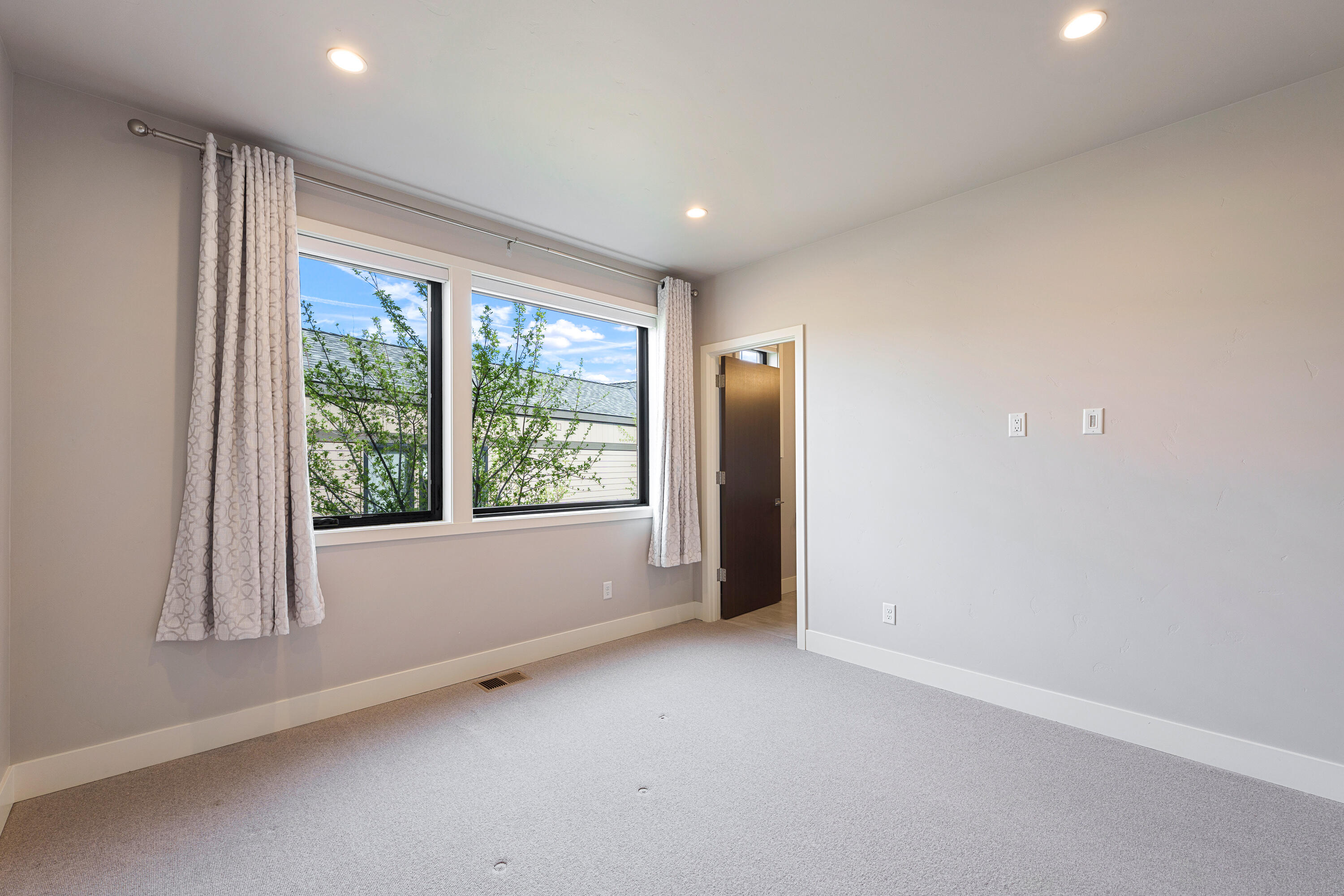 19155 Gateway Loop Bend, OR 97702 - Photo 34 of 43 Gallery Image 34