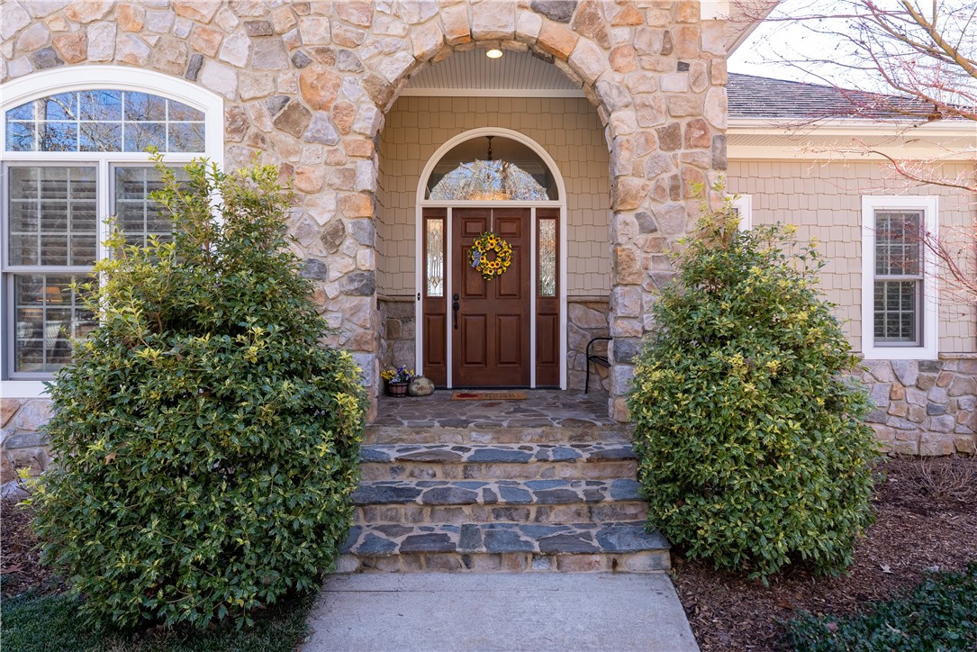 613 Lighthouse Court Seneca, SC 29672 - Photo 5 of 50