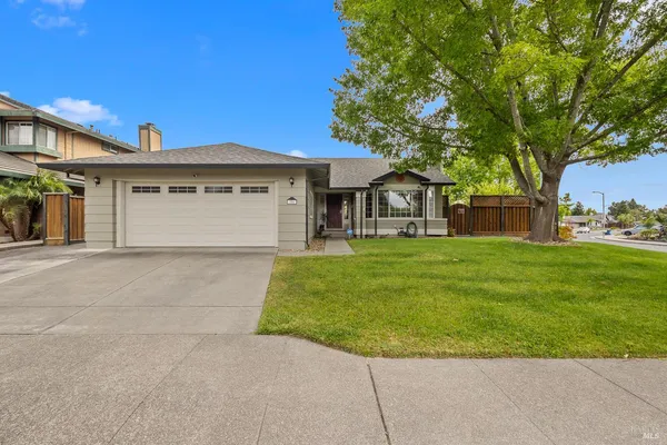 $775,000 | 356 Wilson Lane, Windsor, CA 95492