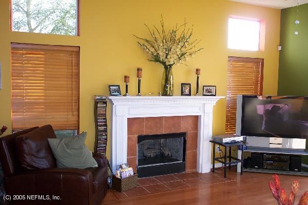 118 Seminole Road Atlantic Beach, FL 32233 - Photo 4 of 8 1 Fireplace