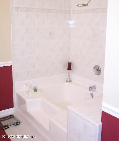 118 Seminole Road Atlantic Beach, FL 32233 - Photo 7 of 8 MBR Bath Tub W/Shwr