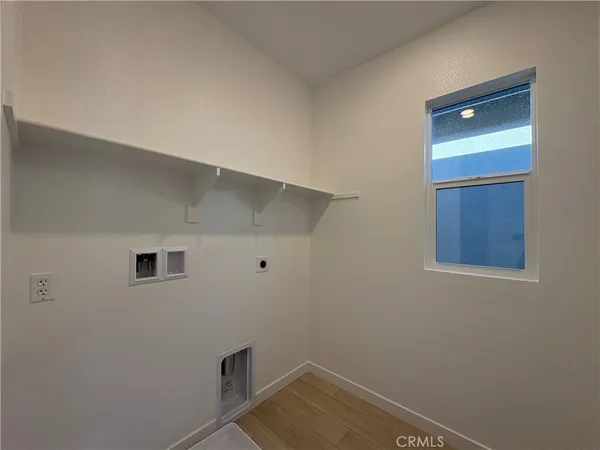 an empty room with wooden floor and mirror