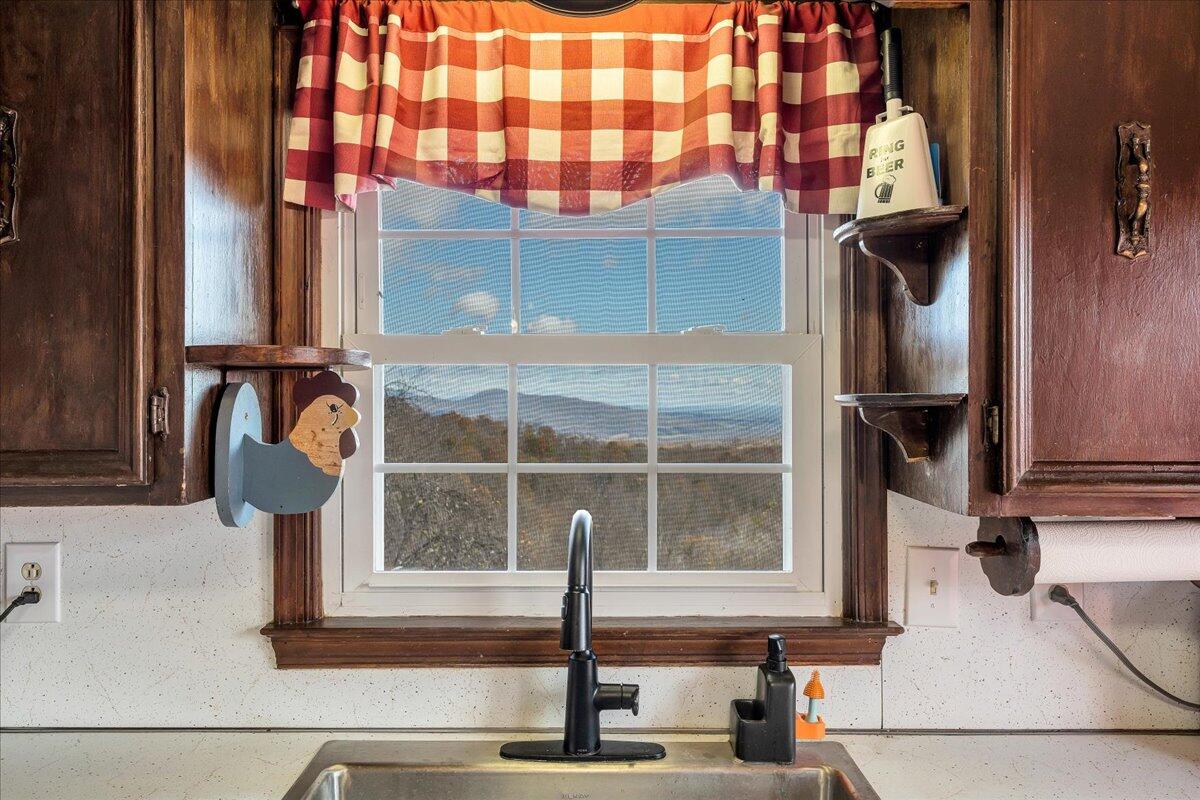 1891 Fosters Knob Road Blue Ridge, VA 24064 - Photo 8 of 36 08-MIB07407