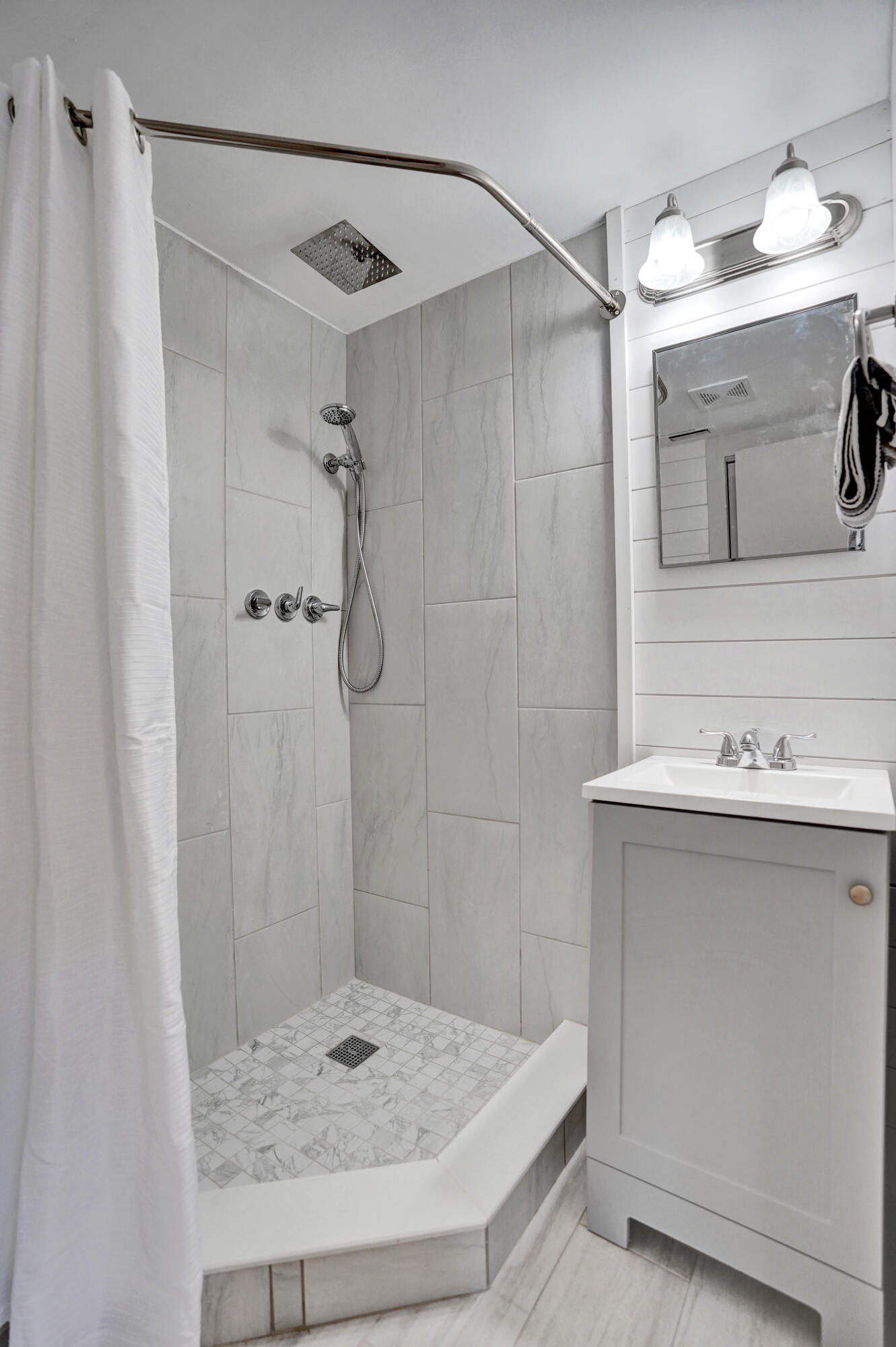 2820 Southwest 13th Street, Unit 101 Delray Beach, FL 33445 - Photo 47 of 83 Guest bathroom